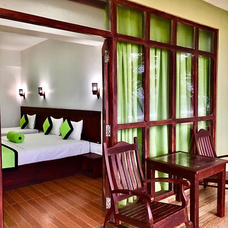 Serenade Beach Hotel Hikkaduwa Room photo