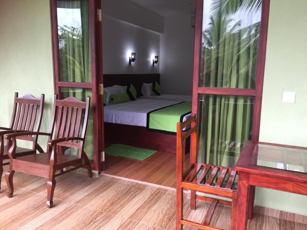 Serenade Beach Hotel Hikkaduwa Exterior photo